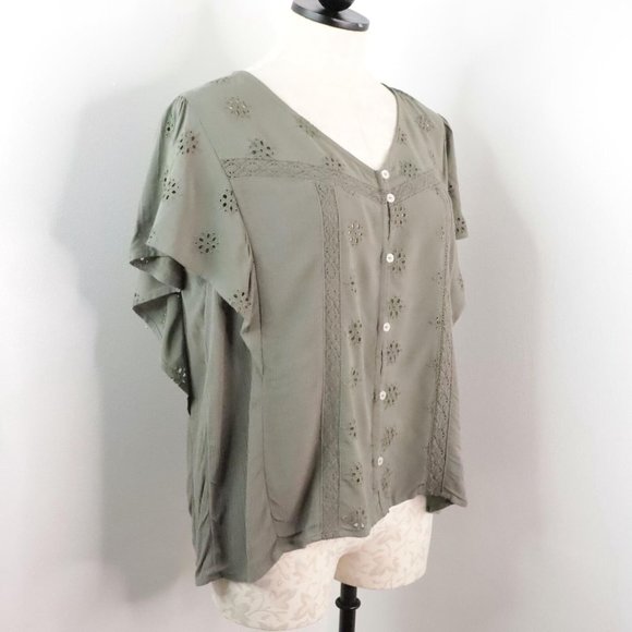 Maurices Women's L Green Eyelet Rayon Crinkle Flutter Sleeve Buttoned Blouse Top - Picture 2 of 8
